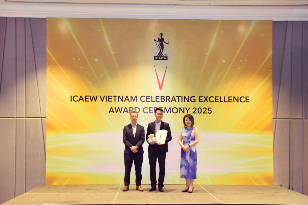 Honoring Crowe Vietnam’s Achievers at “ICAEW – Celebrating Excellence 2025”