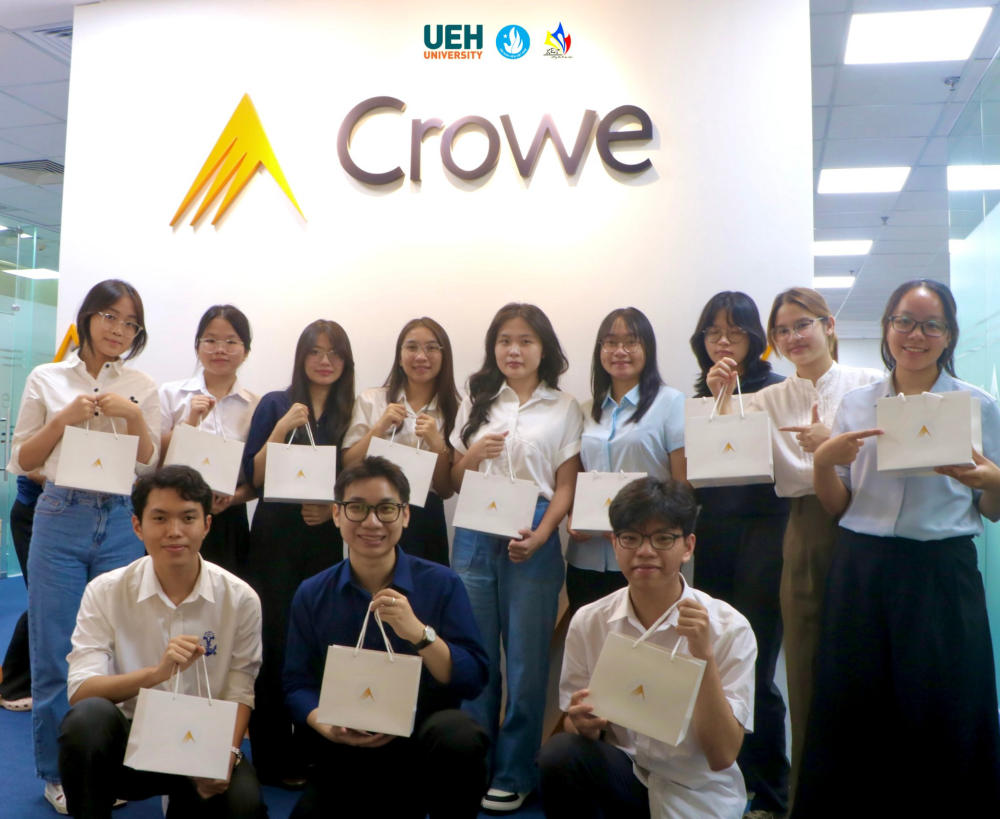 Office Tour with Crowe Vietnam & UEH Freshmen