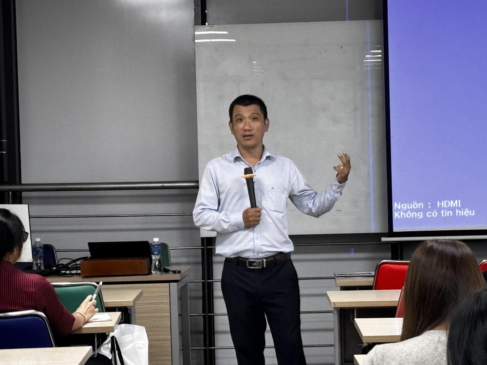 Crowe Vietnam Joins UEF Finance & Accounting Students for Thematic Seminar