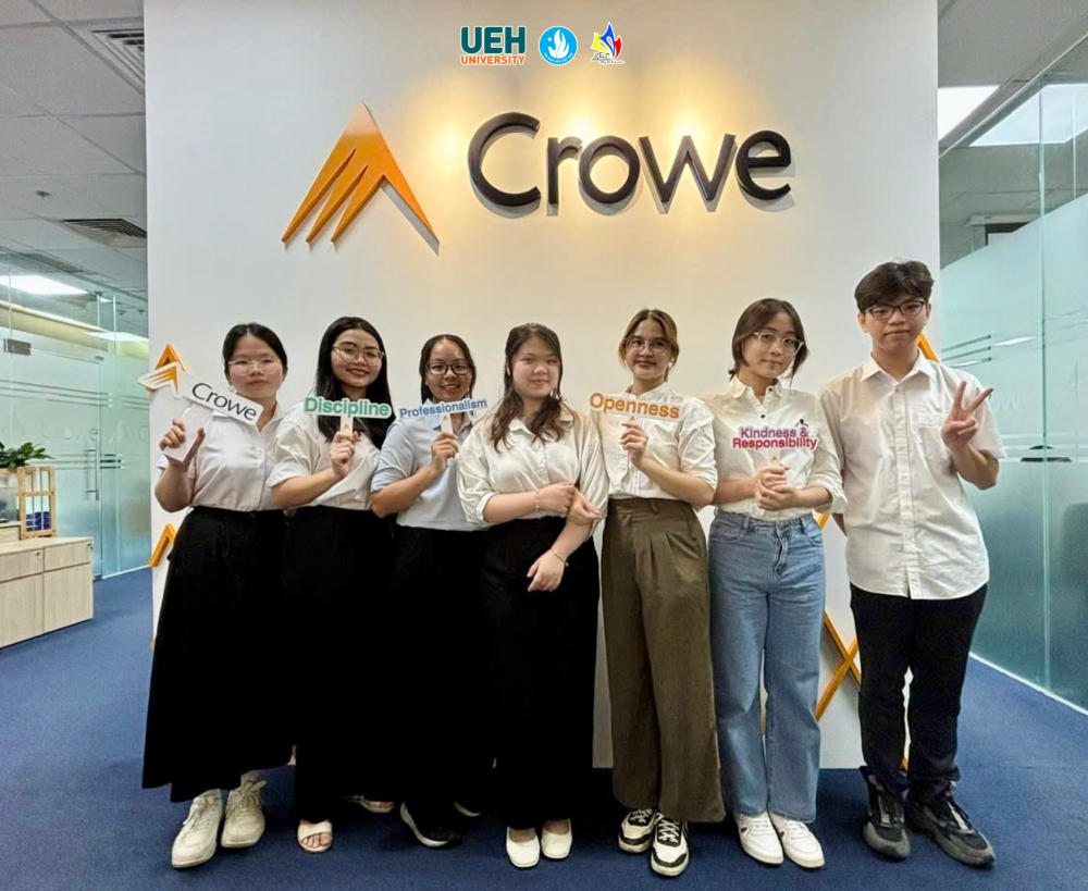 Office tour cùng Crowe Vietnam & Tân sinh viên UEH
