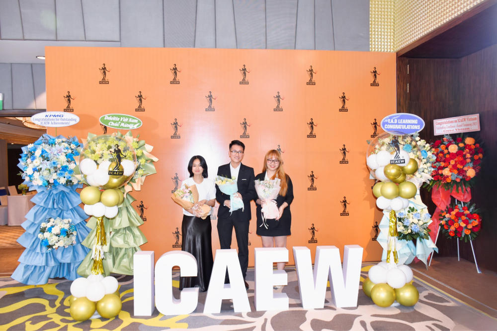 Vinh danh thành tích học viên Crowe Vietnam tại sự kiện “ICAEW - Celebrating Excellence 2025"